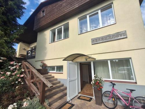 Apartmenti Ezerkrasti