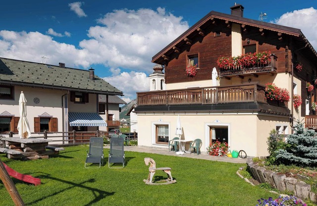 Apartments Baita Aris with Mountain View, Balcony & Wi-Fi