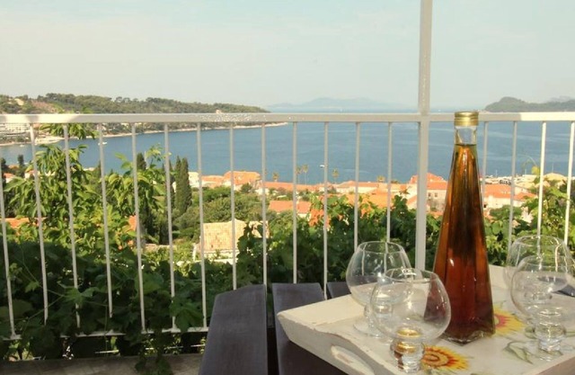 Apartments Cervelin - Two-Bedroom Apartment with Terrace and Sea View