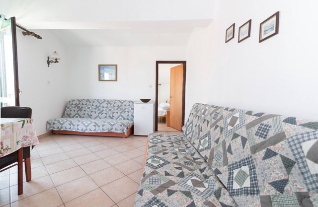 Apartments Din (10535-A5) - Kukljica