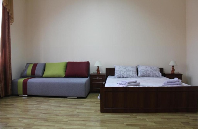 Apartments Domovik ,Kirilla i Mefodiya, 5