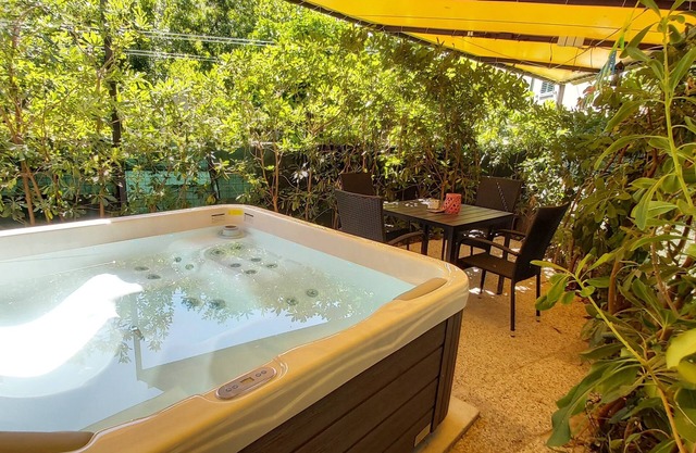 Apartments Johnny Split Croatia, beach, old town, promenade, restaurants, tavern