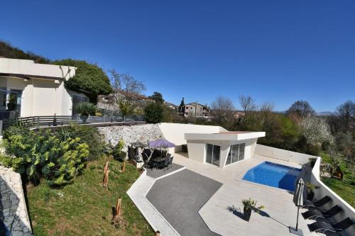 Apartments Lux with pool