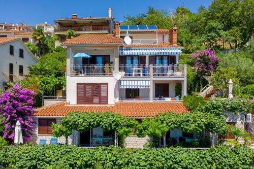 Apartments Mandica 