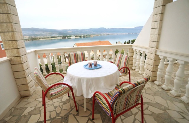 Apartments Nena (57331-A2) - Zedno (Ciovo)