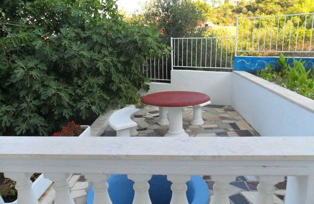 Apartments Nena (57331-A3) - Zedno (Ciovo)