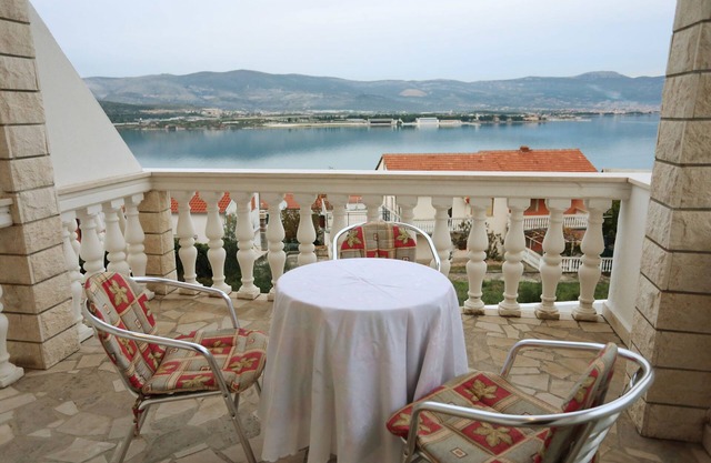 Apartments Nena (57331-A4) - Zedno (Ciovo)