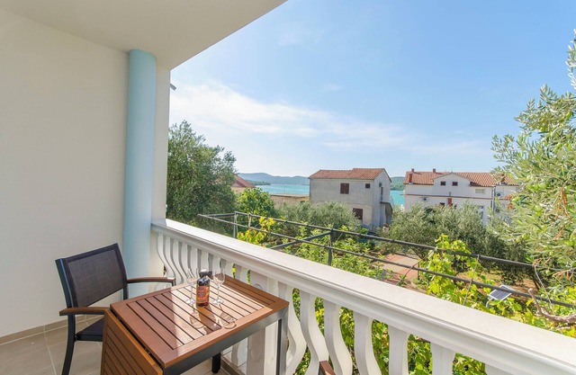 Apartments Rosanda (20441-A1) - Pirovac