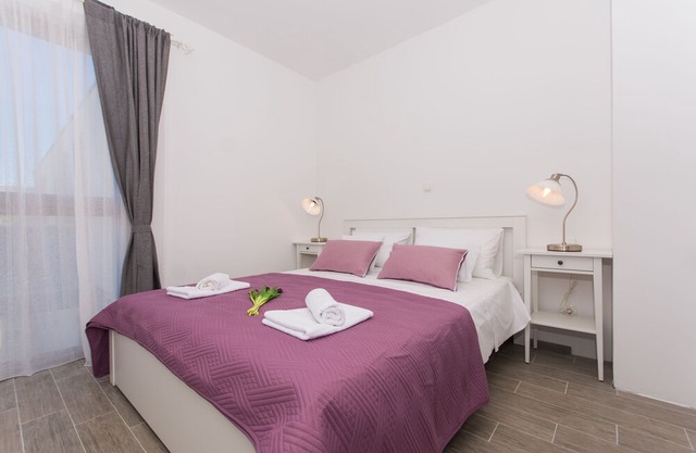 Apartments Villa LA (59731-A2) - Drvenik Veliki