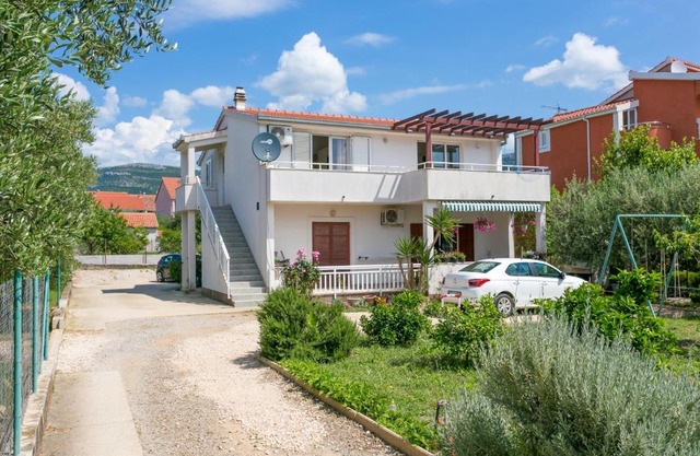 Apartments with parking space Kastel Stafilic, Kastela - 20843