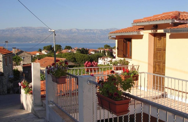 Apartments with parking space Sutivan, Brac - 745