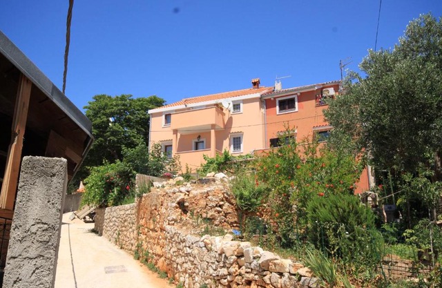 Apartments with parking space Cunski, Losinj - 8010