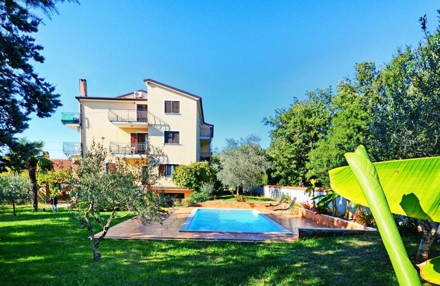 Apartments with pool Albina /Apartment with pool Albina 1P