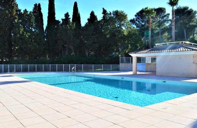 Appartement 2P avec Terrasse, Piscine et Parking à 500m de la Plage - Cavalaire-sur-Mer - FR-1-226B-81