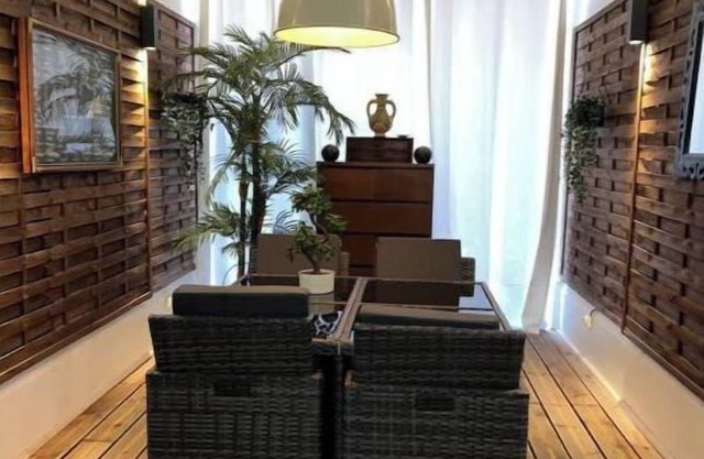 Appartement Avec Patio à en Plein Centre Ville