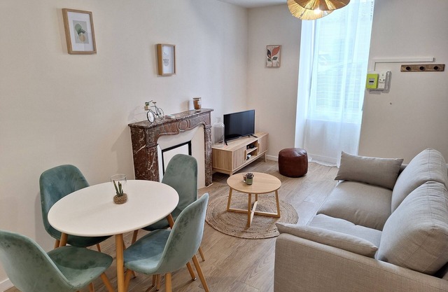 Appartement Centre-ville Avec Cour Privative. Au Pied du Ventoux !