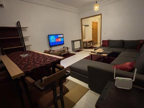 appartement chic et privé avec balcon proche de l'aéroport et du centre ville de Tunis