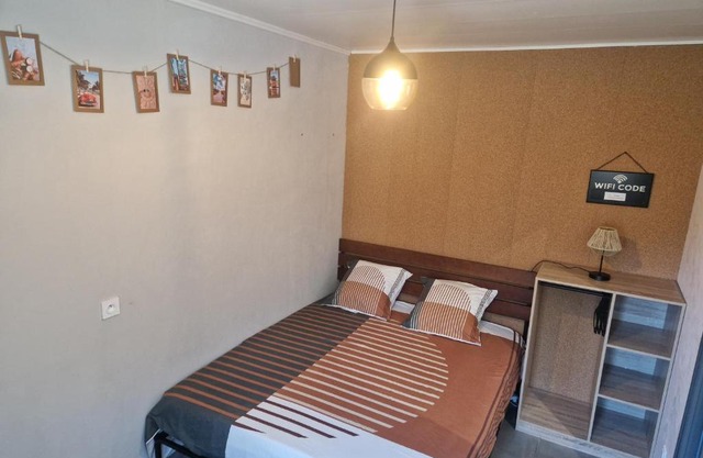 Appartement indépendant dans maison avec jardinet, au calme