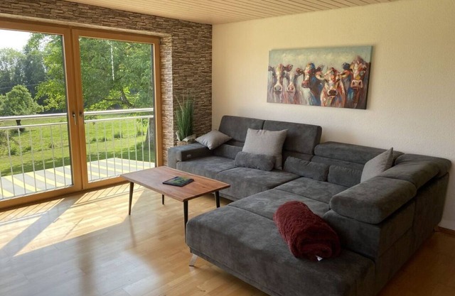 Appealing apartment near lake