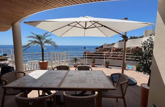 Appt. 140 m² Cannes -la Napoule- Saint Raphael Front de mer - 2 rooms 6 pers.