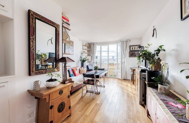 Apt 60m² with balcony, Eiffel Tower view from room, ideal for 4 persons