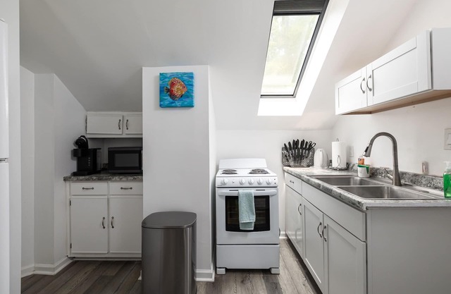 Apt. B: Comfortable for long term stays!