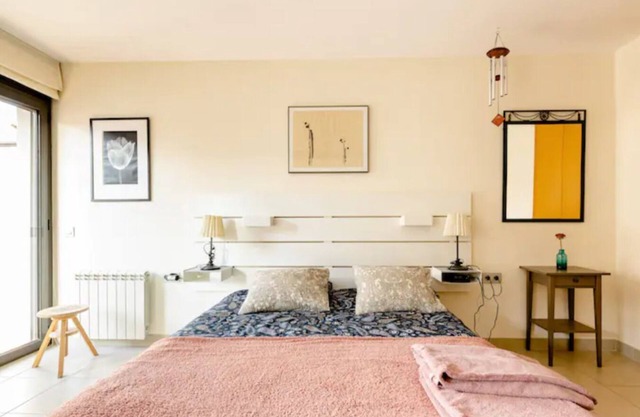 Apt.p/5 15min from Barcelona and Beaches W/Terrace
