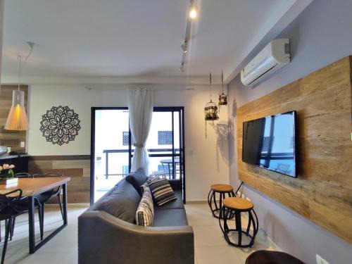 Apto com piscinas, sacada Gourmet, 2 gar, 50 mts da praia