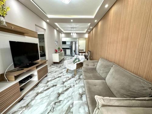Apto Confortável e Reformado a 200m da Praia da Guilhermina - 2 Vagas, WiFi e Roupas de Cama Inclusas!