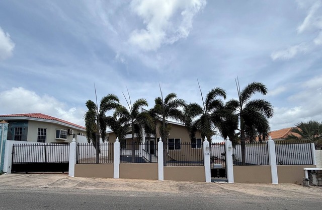 Aqua Villa – Your Private Tropical Retreat in Willemstad 🌴