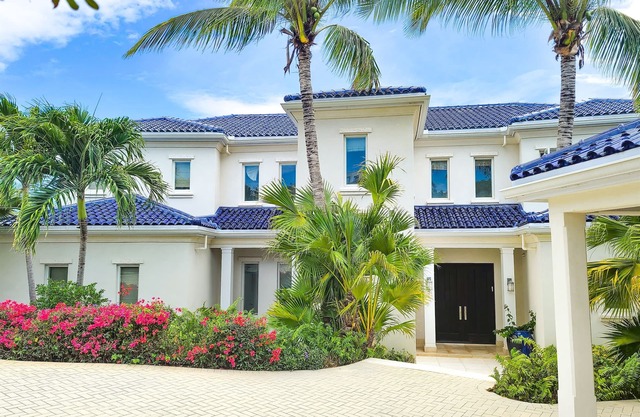 Aqualina Villa is a Luxurious 5 BDR Villa with an Amazing Ocean View