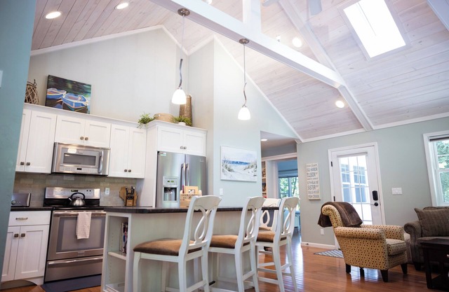 Arbor Cottage , Charming Wooded Cottage Minutes from Downtown