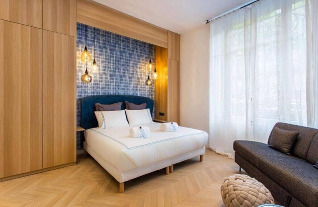 #ArcDeTriomphe #Trocadero #AirConditioner#COSY