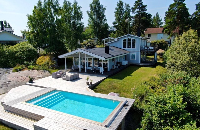 Archipelago villa on Resarö with pool, guesthouse and fantastic view