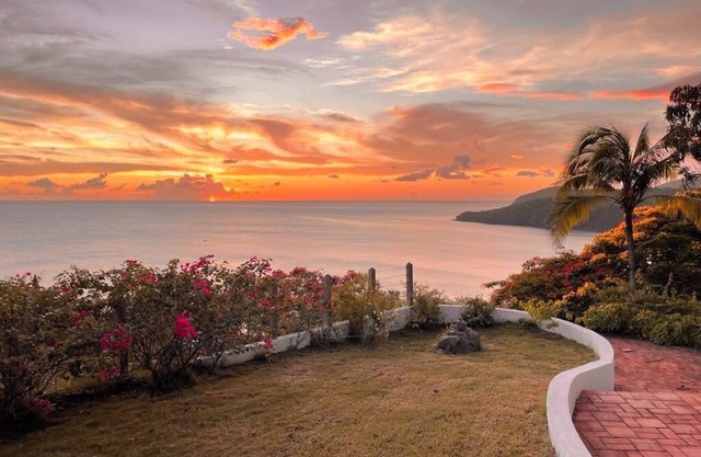 Architect-designed villa, unique location, 180° view. New concierge service.