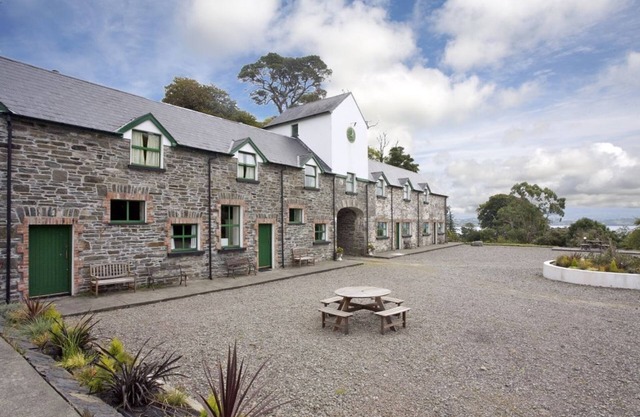 Ardnagashel Est No 5 - a two story that sleeps 4 guests in 2 bedrooms