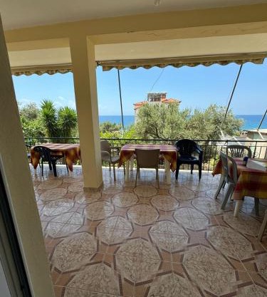 Ari's Guest House