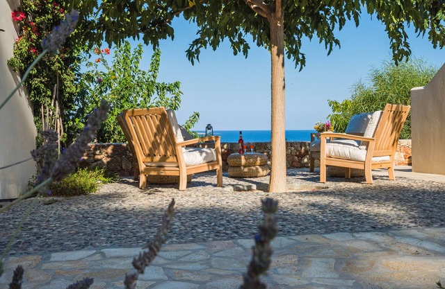 Arianne Estate: 200m from the beach