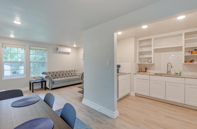 Arlington Vacation Rental - Yard and Ping Pong Table