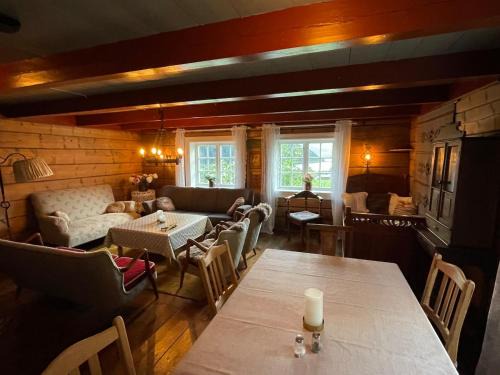Arnestova - villagehouse in Loen