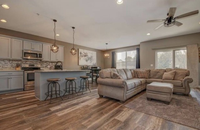 Arnold's Park on West Okoboji 2 Bedroom 2 Bath Condo, walk to all attractions.