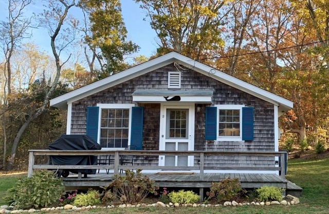 Arrowsmith Cottage - Oak Bluffs - 1 mi to Eastville Point Beach via bike path.