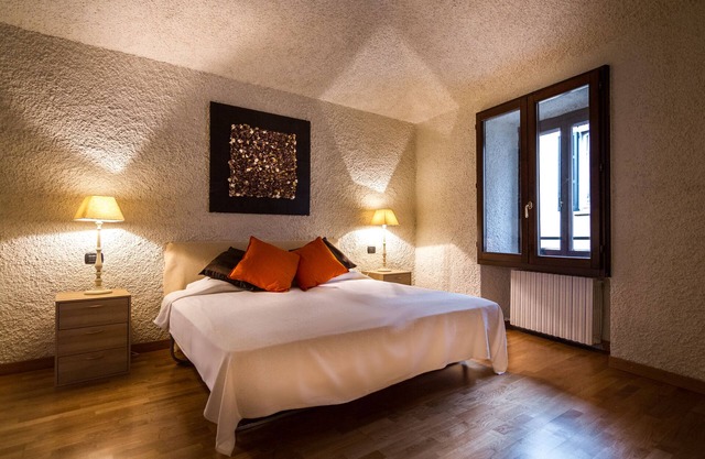 Art Apartment with turkish bath and terrace with lake view