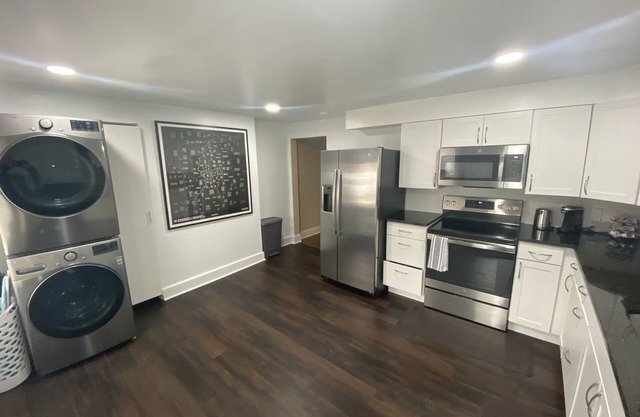 Art | Stainless | Hardwood | Granite | Walkable