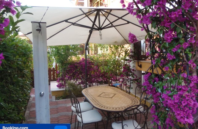 ARTEMIDE-Pretty villa with garden by the pool.