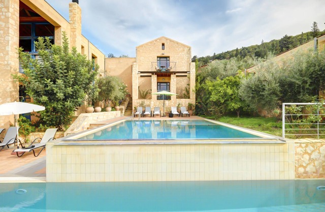 Artemis - Apokoron Villa with 2 Large Private Pools and Great Views