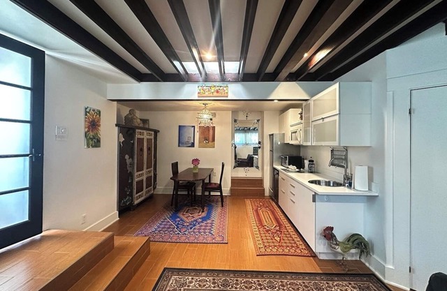 Artistic Haven in Hollywood with Pool, Hot Tub, Cabana, and Garden