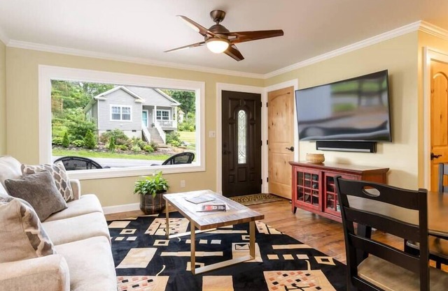 Asheville Luxury Oasis: Fire Pit & swing. Close to downtown Asheville