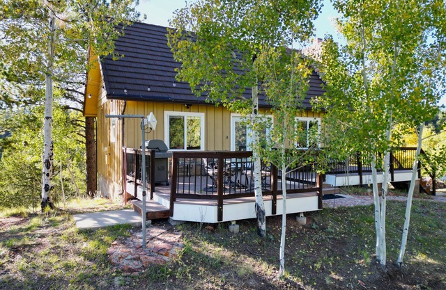 Aspen Ridge Mountain Getaway with Breathtaking Views, Wi-Fi