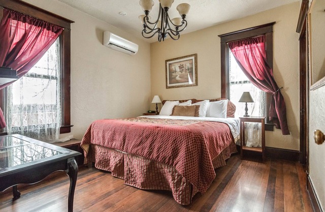 Aspenwood Manor- Beautiful Historic Apartment